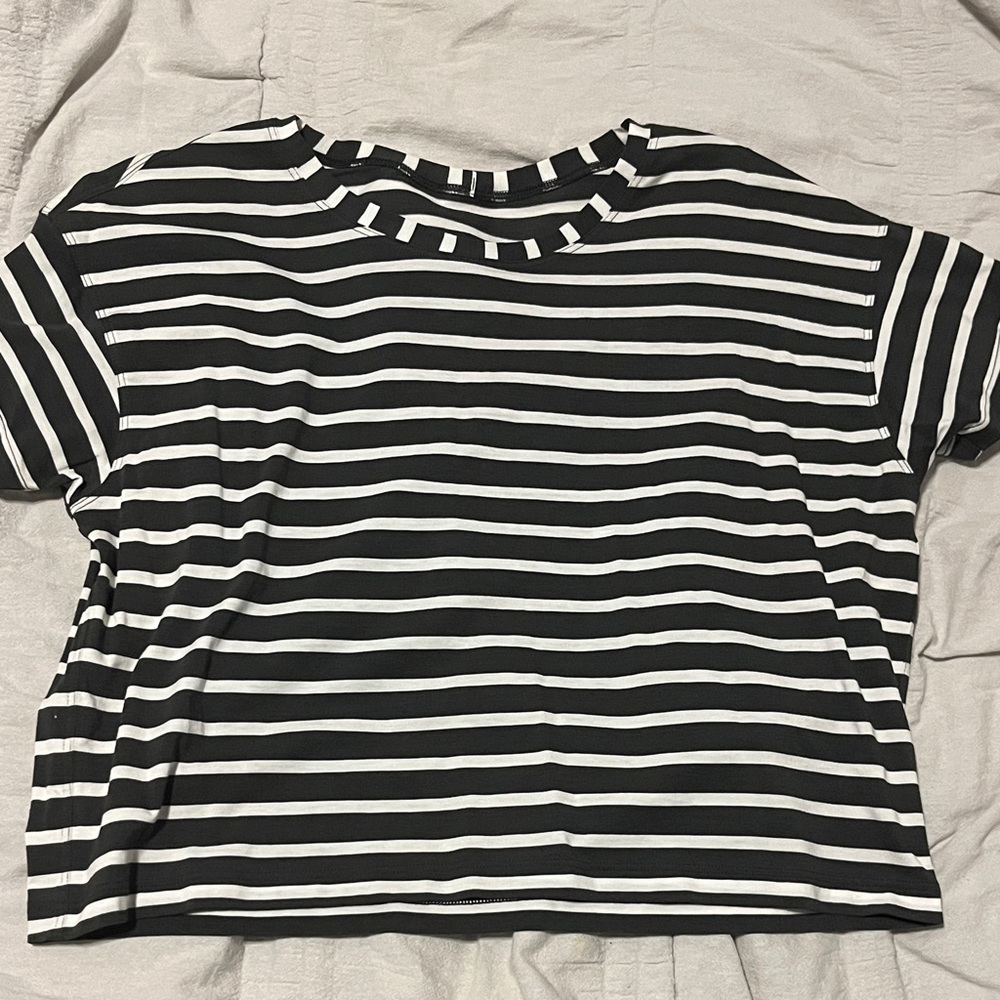 Lululemon Black & White Striped Women's cropped Top size 4